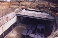 Filtration equipment being placed at Alexandra Park